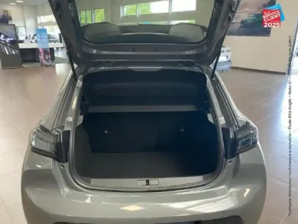 Photo 13 Peugeot 208  1.2 Hybrid 136ch GT e-DCS6