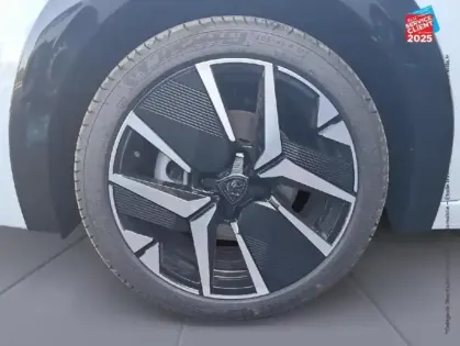 Photo 8 Peugeot 208  1.2 Hybrid 110ch GT e-DCS6