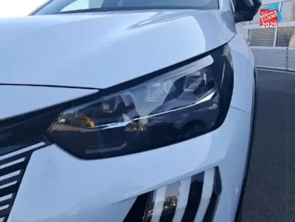 Photo 11 Peugeot 208  1.2 Hybrid 110ch GT e-DCS6