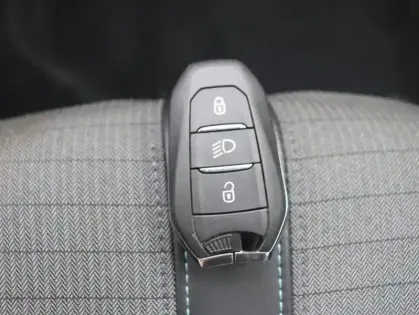 Photo 14 Peugeot 208  1.5 BlueHDi 100ch S&S Allure