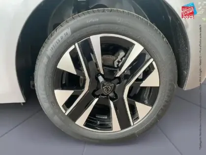 Photo 9 Peugeot 208  1.2 Hybrid 145ch Allure e-DCS6