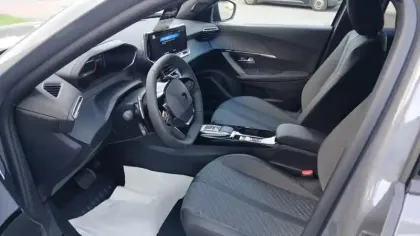 Photo 73 Peugeot 2008  Hybrid 145 e-DCS6