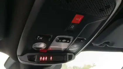 Photo 94 Peugeot 2008  Hybrid 145 e-DCS6