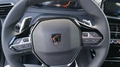 Photo 83 Peugeot 2008  Hybrid 145 e-DCS6