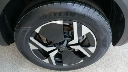 Photo 75 Peugeot 2008  Hybrid 145 e-DCS6