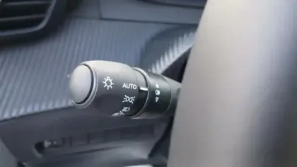 Photo 85 Peugeot 2008  Hybrid 145 e-DCS6