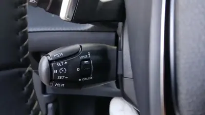 Photo 52 Peugeot 2008  Hybrid 145 e-DCS6