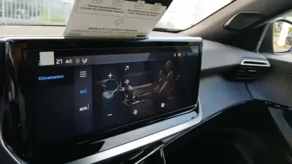 Photo 88 Peugeot 2008  Hybrid 145 e-DCS6