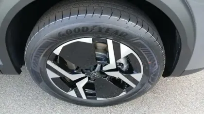 Photo 77 Peugeot 2008  Hybrid 145 e-DCS6