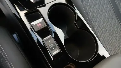 Photo 61 Peugeot 2008  Hybrid 145 e-DCS6