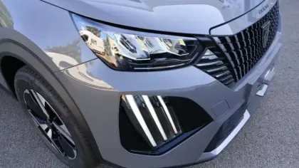 Photo 73 Peugeot 2008  Hybrid 145 e-DCS6