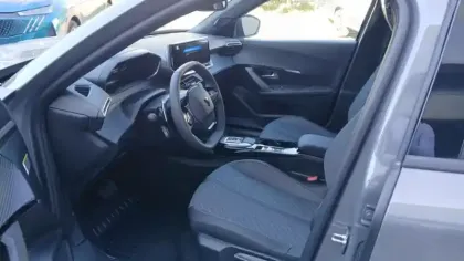 Photo 38 Peugeot 2008  Hybrid 145 e-DCS6