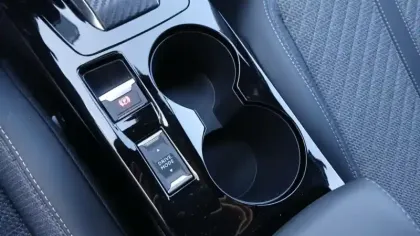 Photo 49 Peugeot 2008  Hybrid 145 e-DCS6