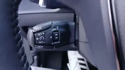 Photo 75 Peugeot 2008  Hybrid 145 e-DCS6