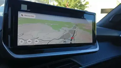 Photo 81 Peugeot 2008  Hybrid 145 e-DCS6