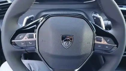 Photo 76 Peugeot 2008  Hybrid 145 e-DCS6