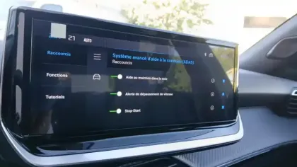 Photo 83 Peugeot 2008  Hybrid 145 e-DCS6