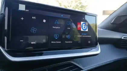 Photo 50 Peugeot 2008  Hybrid 145 e-DCS6