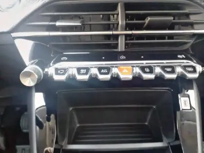 Photo 14 Peugeot 208  PureTech 100 S&S BVM6