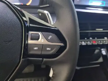 Photo 44 Peugeot 2008  Hybrid 145 e-DCS6