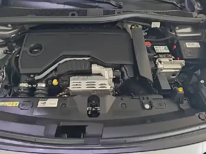 Photo 37 Peugeot 2008  Hybrid 145 e-DCS6