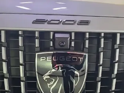 Photo 42 Peugeot 2008  Hybrid 145 e-DCS6