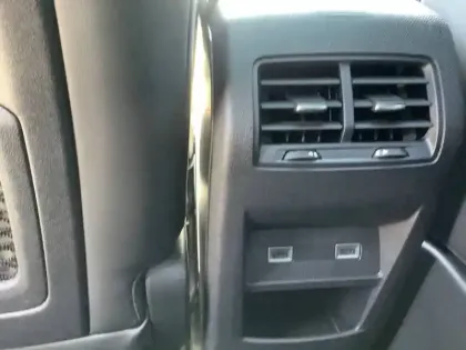 Photo 14 Peugeot 408  Electrique 58 kWh 210ch