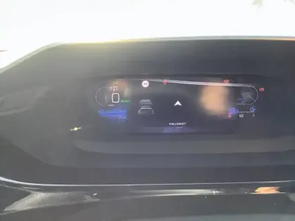 Photo 9 Peugeot 408  Electrique 58 kWh 210ch