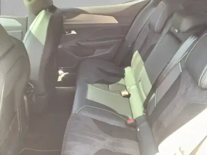 Photo 11 Peugeot 408  Electrique 58 kWh 210ch