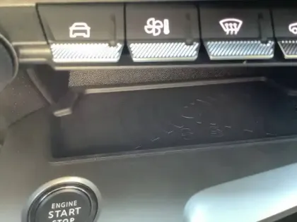 Photo 18 Peugeot 408  Electrique 58 kWh 210ch