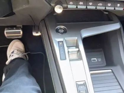 Photo 13 Peugeot 408  Electrique 58 kWh 210ch