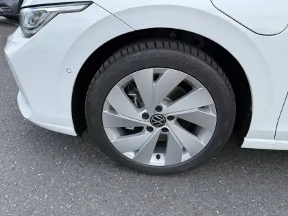 Photo 32 Volkswagen Golf  1.5 eHybrid 204 DSG6