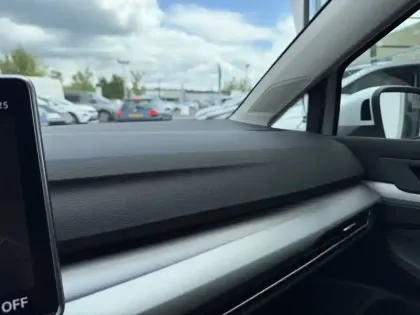 Photo 47 Volkswagen Golf  1.5 eHybrid 204 DSG6