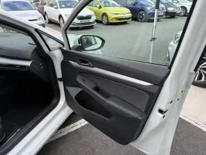 Photo 37 Volkswagen Golf  1.5 eHybrid 204 DSG6