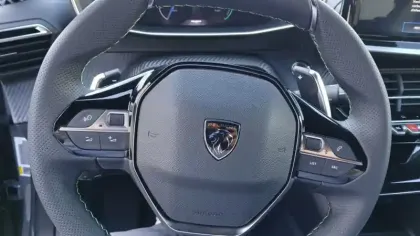 Photo 89 Peugeot 2008  Hybrid 145 e-DCS6