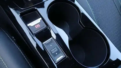 Photo 62 Peugeot 2008  Hybrid 145 e-DCS6