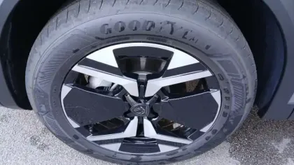 Photo 45 Peugeot 2008  Hybrid 145 e-DCS6