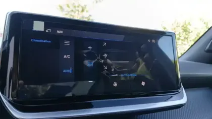 Photo 59 Peugeot 2008  Hybrid 145 e-DCS6