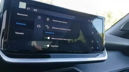 Photo 66 Peugeot 2008  Hybrid 145 e-DCS6