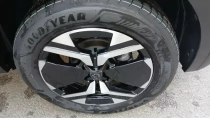 Photo 44 Peugeot 2008  Hybrid 145 e-DCS6