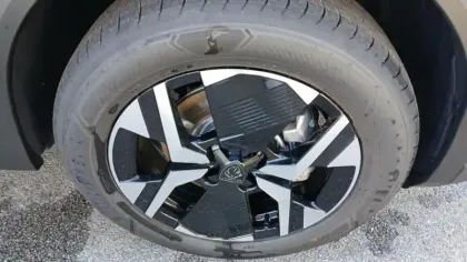 Photo 80 Peugeot 2008  Hybrid 145 e-DCS6