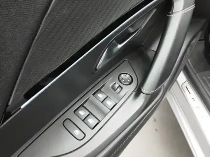 Photo 43 Peugeot 2008  PureTech 130 S&S EAT8