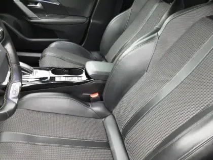 Photo 36 Peugeot 2008  PureTech 130 S&S EAT8