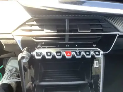 Photo 40 Peugeot 208  Hybrid 110 e-DCS6