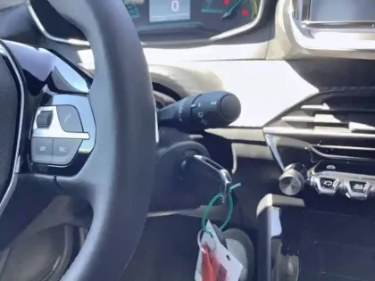 Photo 38 Peugeot 208  Hybrid 110 e-DCS6