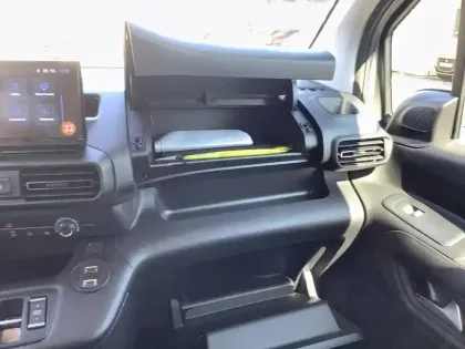 Photo 24 Peugeot Partner E- FOURGON M 800 KG 136 CH BATTERIE 54 KWH