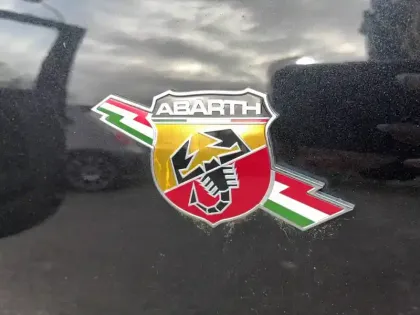 Photo 77 Abarth 500 695 1.4 Turbo 16V T-Jet 180 ch BVM5