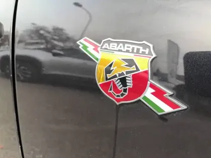 Photo 9 Abarth 500 695 1.4 Turbo 16V T-Jet 180 ch BVM5