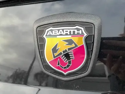 Photo 78 Abarth 500 695 1.4 Turbo 16V T-Jet 180 ch BVM5