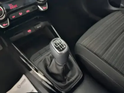 Photo 24 Kia Stonic  1.0 T-GDi 100 ch BVM6